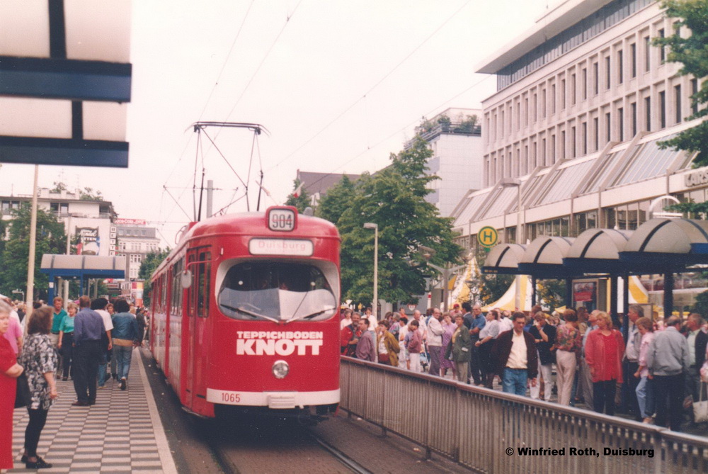 Gtw 1065 auf der Linie 904 am König-Heinrich- Platz